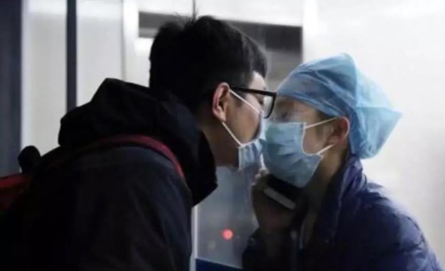 德国第二批撤侨安全抵达柏林——熬过疫情，有你的每一天都是情人节