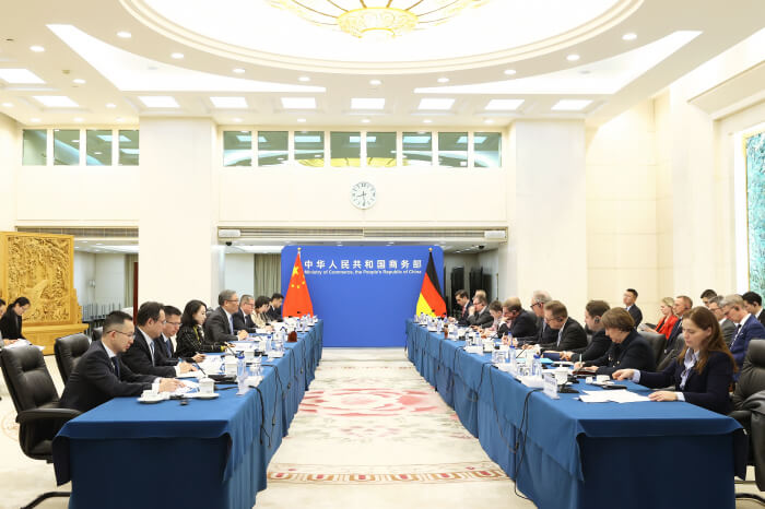 德国新任外长首次访华:韩正、王毅领衔会见,双边会谈释放哪些信号?